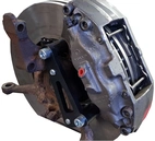 Adapter zacisku hamulcowego przód S60R/V70R do Volvo 850/V70I